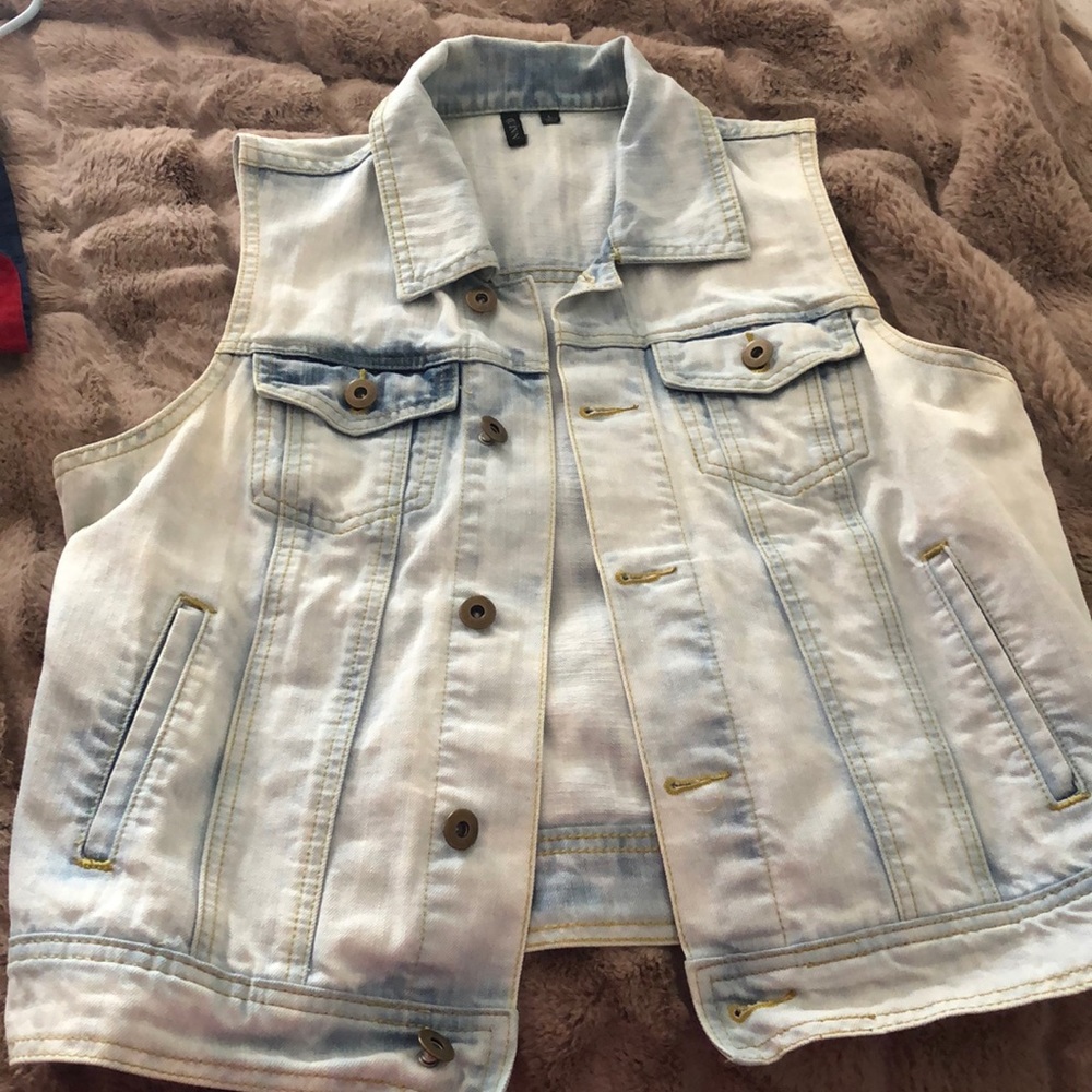 A four pocket sleeveless vest